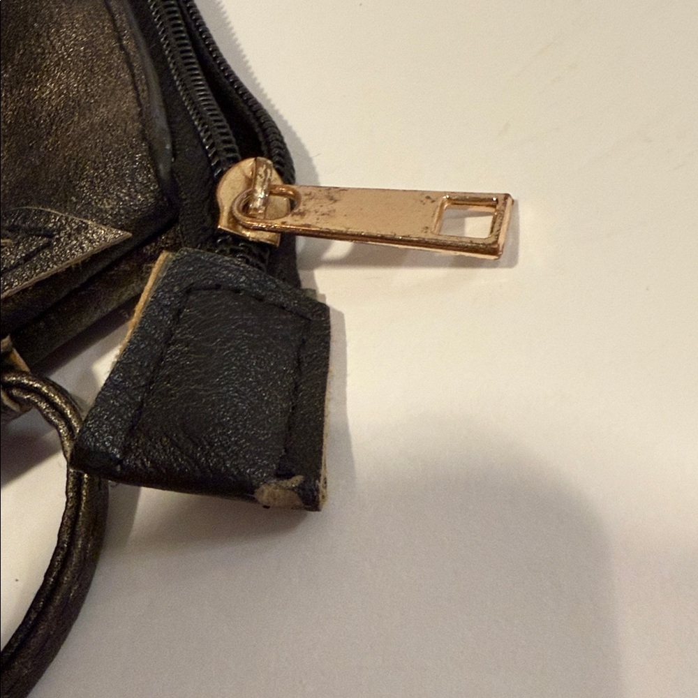 Chic Black Crossbody Bag With Patterned Design - image 5